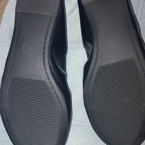 Universal Threads Paulina Faux Leather Accordion Flats Size 7.5 - Picture 3 of 4